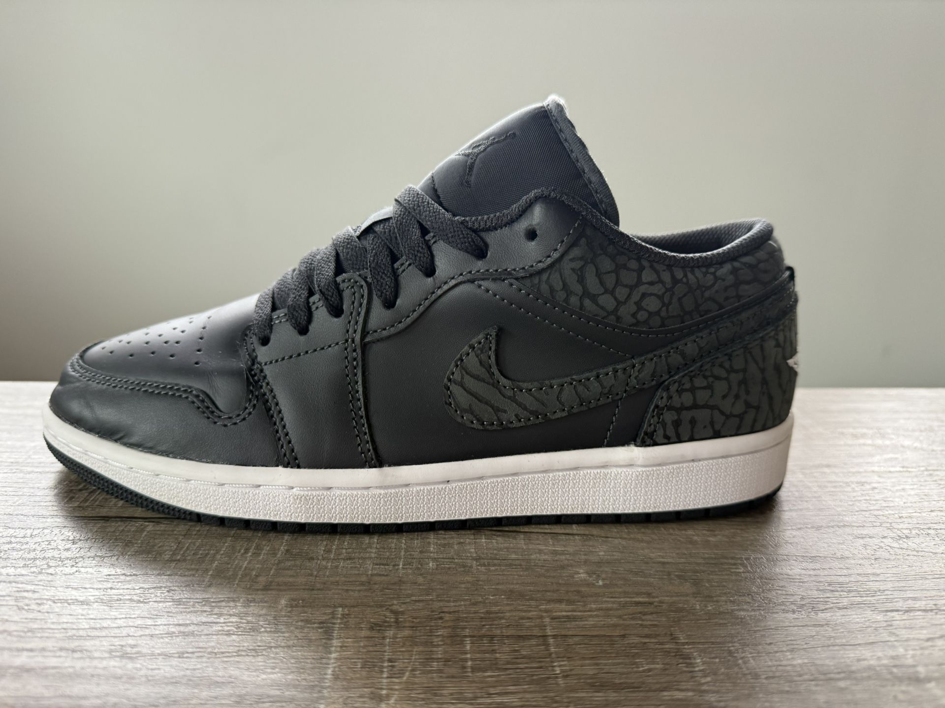 Nike Jordan 1 Low / Size 8