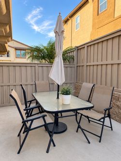Patio Set w/ Umbrella & 6 chairs
