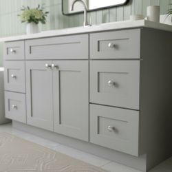 60” Light Grey Master Bathroom Vanity – Solid Wood + Quartz 