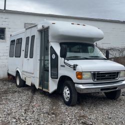 07 Ford E450