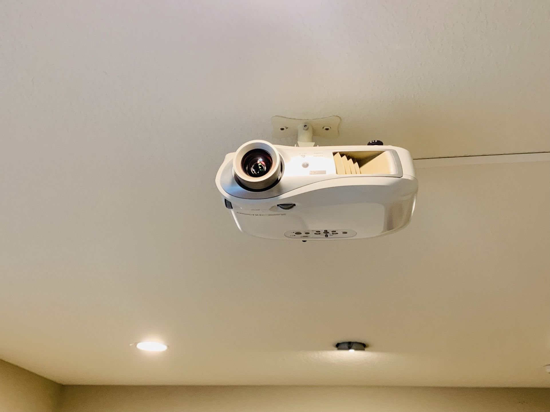 Epson Projector With EliteScreen And Speakers