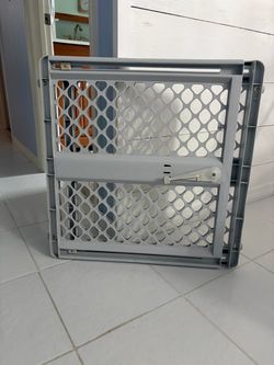 North States Plastic Pet Gate