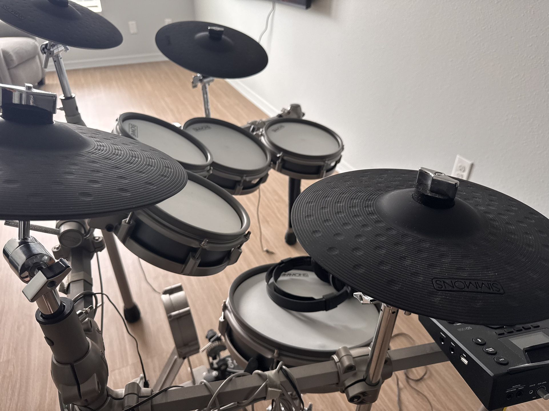 Electronic Drum Kit With Mesh Heads