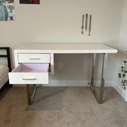 White Desk 