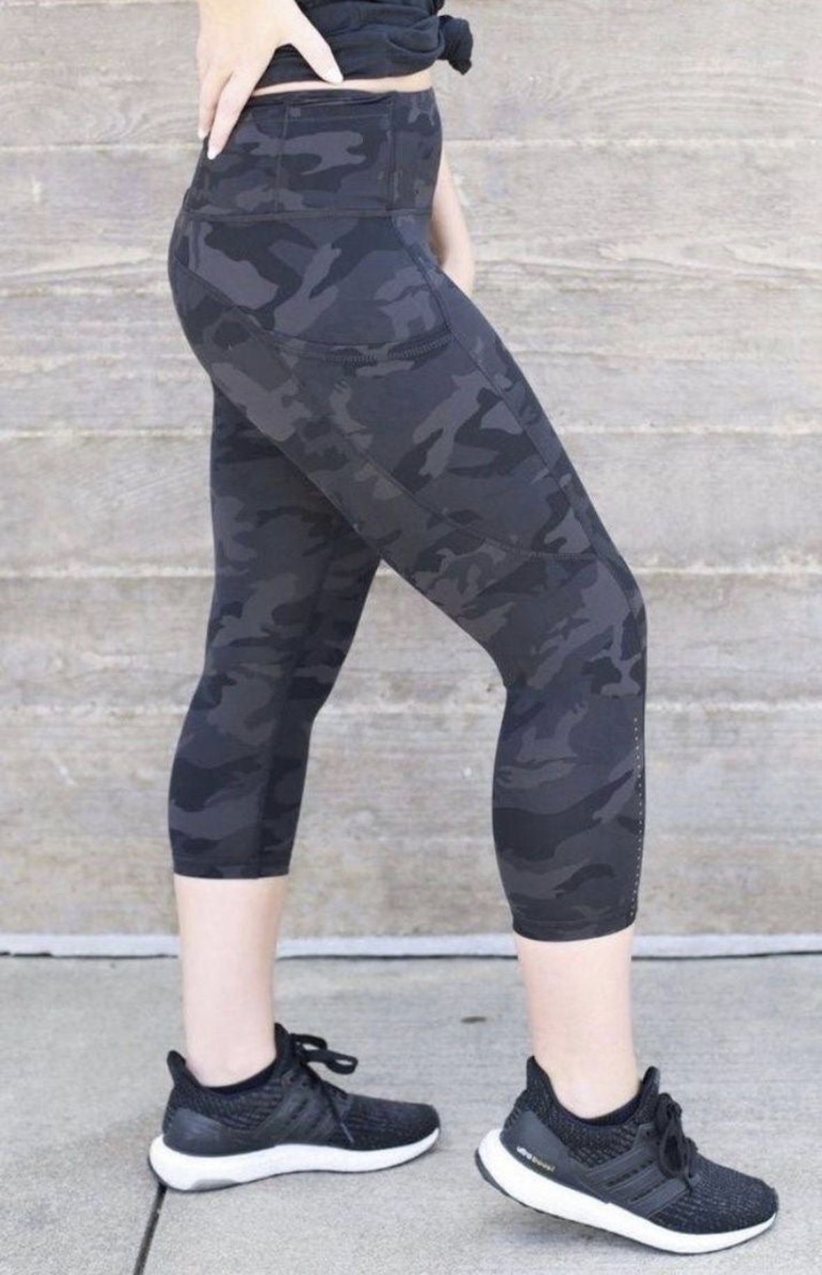 Cropped camo workout leggings