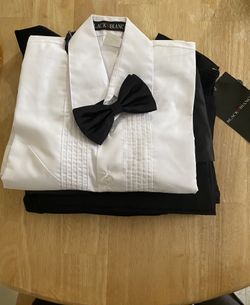 Boys Tuxedo Size 5 NWT