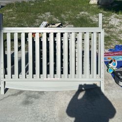 Baby crib 