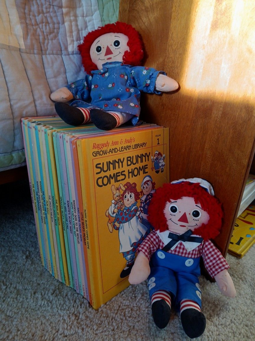 1988 Raggedy Ann & Andy Collection  and 4 Dolls