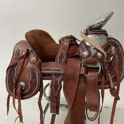 Montura Charra Cincelada A Mano Con Herrage Y Fuste Plateado Completo 