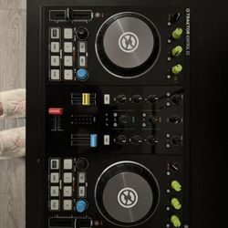 Traktor Kontrol S2 DJ Controller 