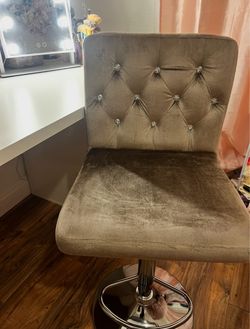 Vanity chair