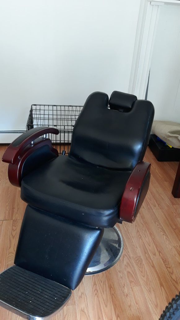 Barber chair $100 or best offer