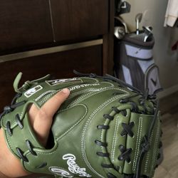 Rawlings Heart of the Hide Baseball Catcher's Mitt