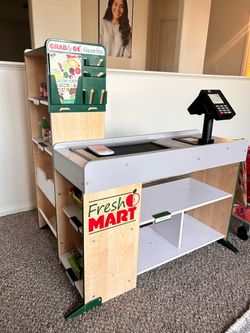 Melissa and Doug Grocery Store