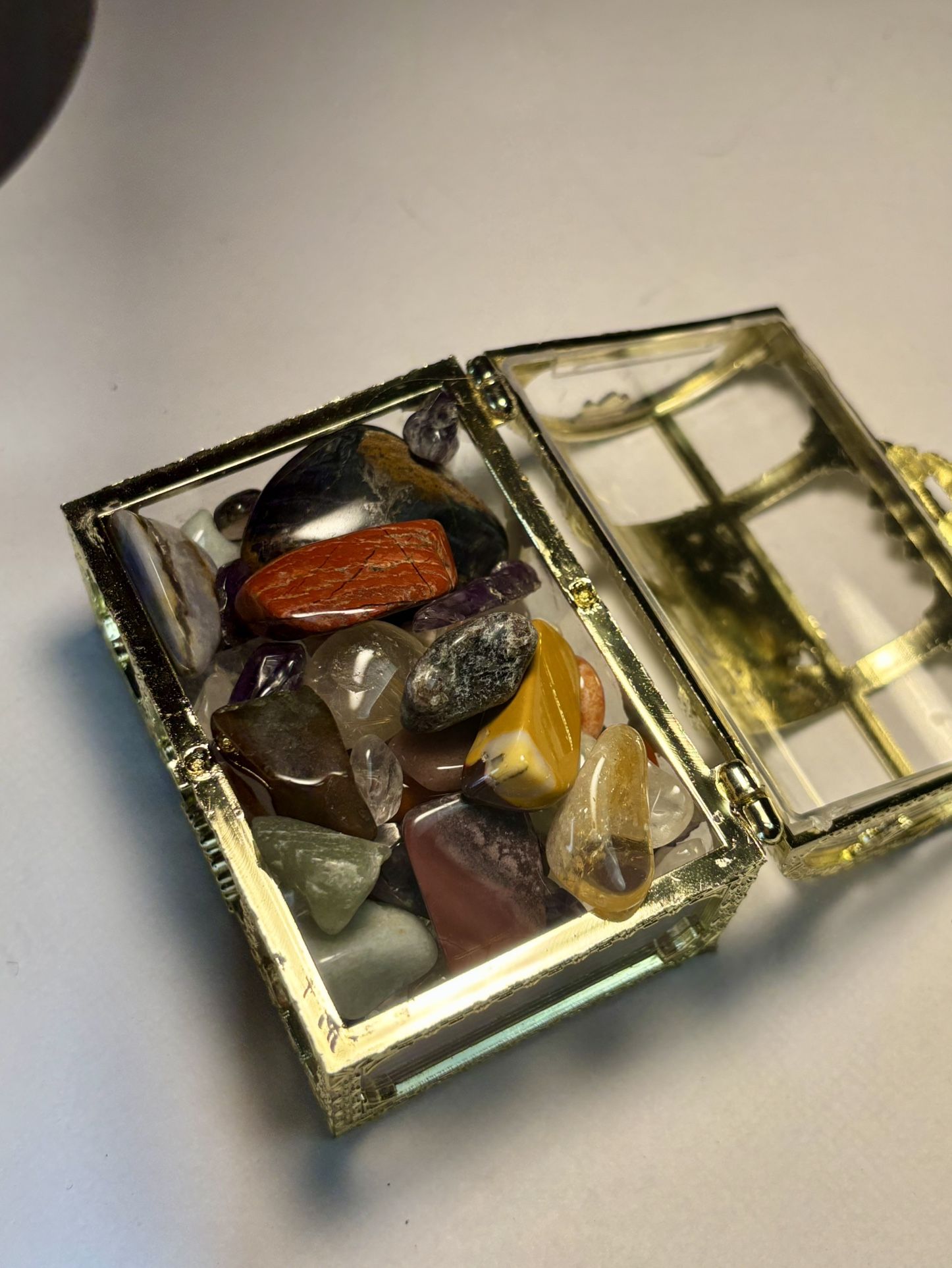 🔮 Mini Gold Treasure Chest with Assorted Tumbled Healing Crystals & Gemstones🔮