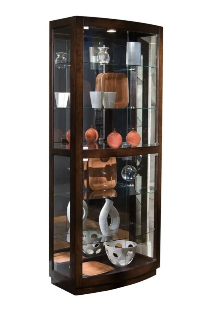 China Cabinet / Curio