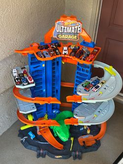 Hot Wheels Ultimate Garage playset