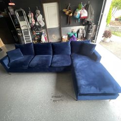 Couch / Sofa 