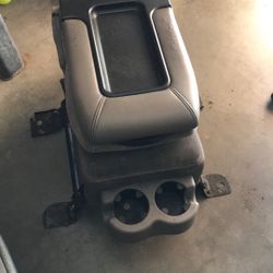05 Chevy Tahoe Middle Seat Center Console 