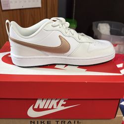 Brand new 5.5 youth Nike/ 7 women’s