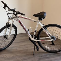 Like New Schwinn S3029 28in Mountain Bike for Sale in Milpitas