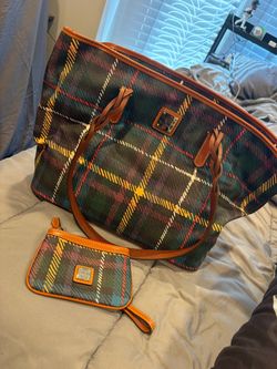 Dooney & Bourke tote bag with wristlet
