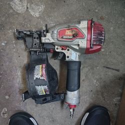 MAX USA CORP SuperRoofer CN445R3 Roofing Coil Nailer up to 1-3/4"
