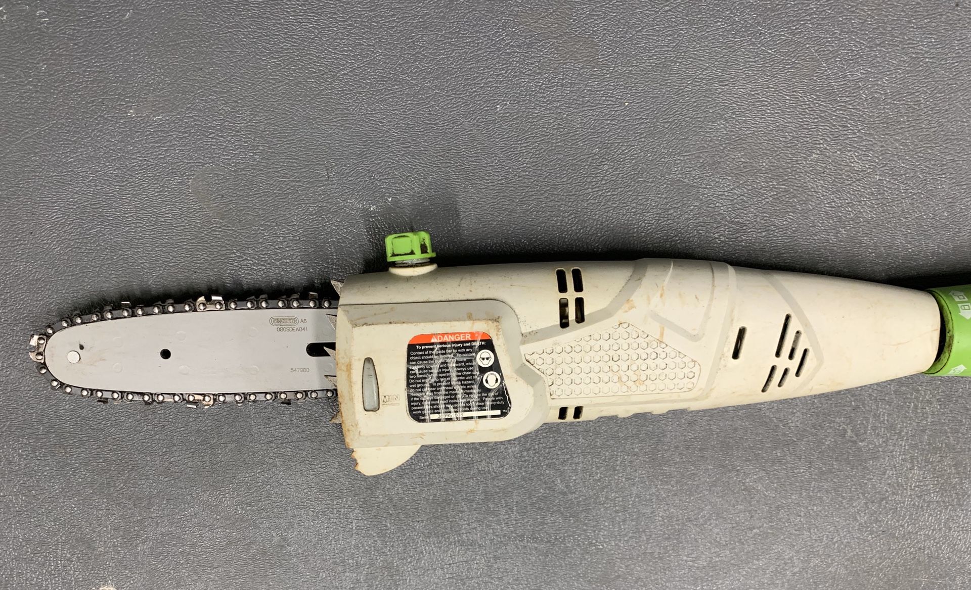 Harbor Freight Extendable Pole Saw Chainsaw Landscaping tree trimming lawn maintenance brush