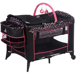 Disney Baby Sweet Wonder Baby Play Yard with Bassinet and Toy Bar