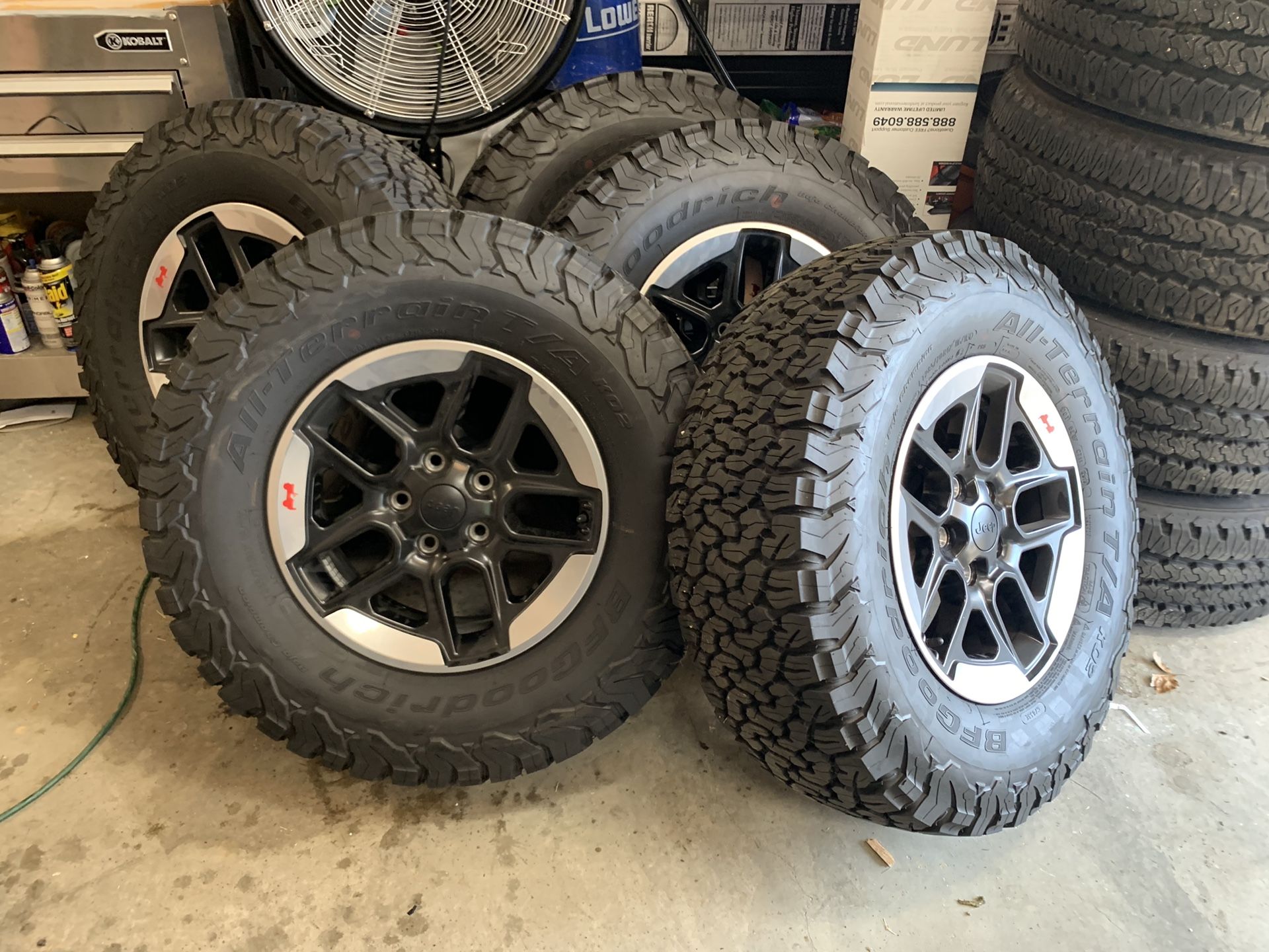 2018 Jeep Rubicon 5 wheels and tires OEM under 500 miles driven on tires