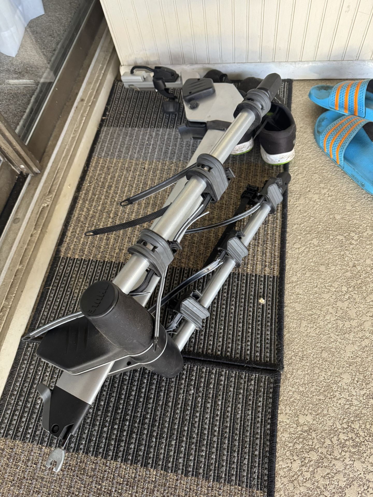Thule Bike Rack With Keys Holds 5 Bikes