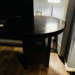 Round Table. 6 Bar Stool Chairs For Sale 