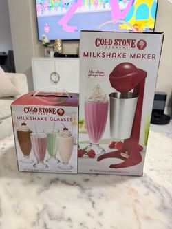 Cold Stone Creamery Milkshake Maker and Glasses Set