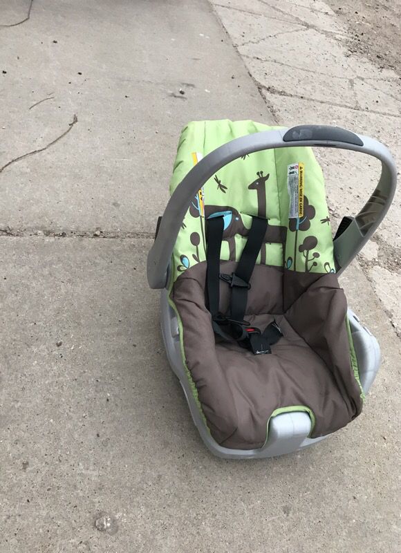 Infant rear facing car seat EXP: 2021