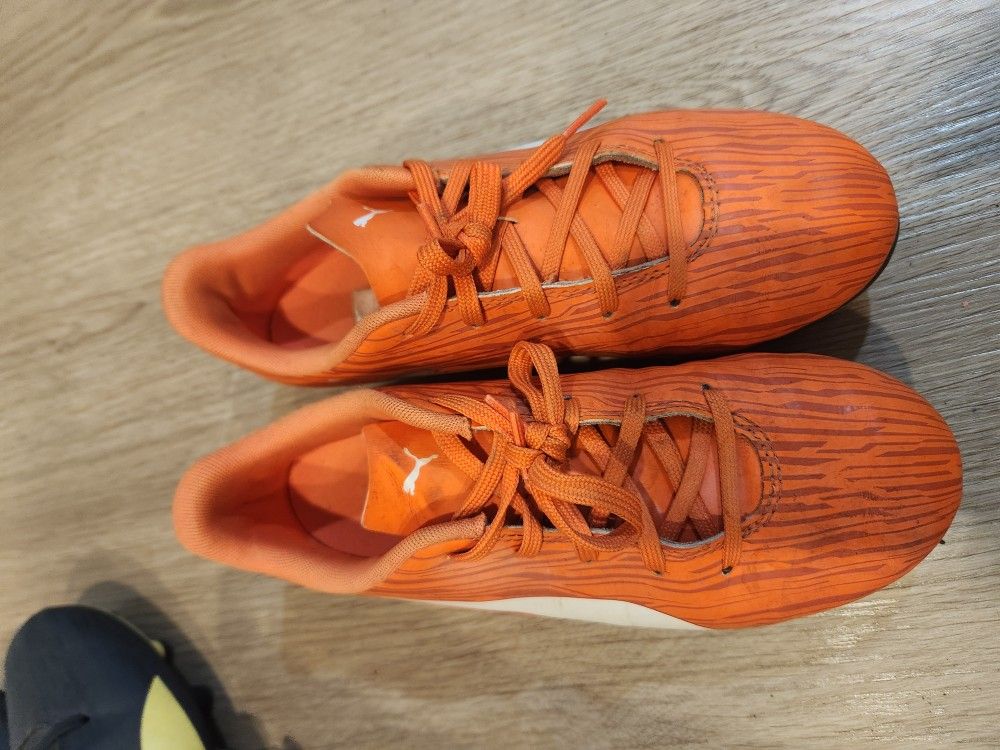 Soccer Cleats Boy Size US4.5