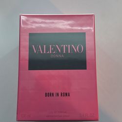 Valentino Donna Born In Roma