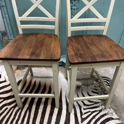 CUTE COUNTER STOOLS AT PICKY PINCHERS 1621 N HIGHLAND AVE CLEARWATER OPEN NOON TO 6pm