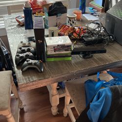 Xbox 360 With Kinect And 4 Controllers And Games