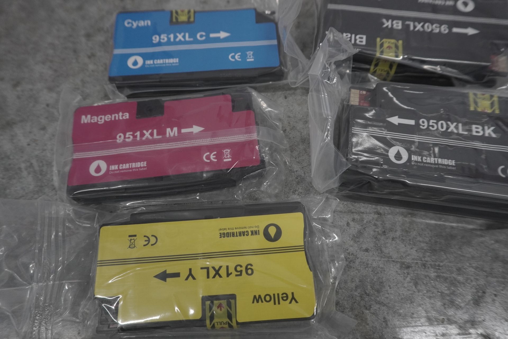 displays a set of HP 950XL and 951XL ink cartridges