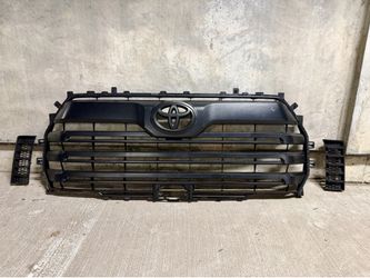 OEM Toyota Tundra Front Grille – Like New – Fits 2022–2026