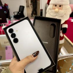 Samsung S25 256GB UNLOCKED NEW