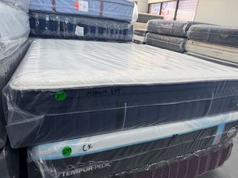 KING SIZE STEARNS & FOSTER PILLOW TOP MATTRESS & BOX SPRINGS BED SET
