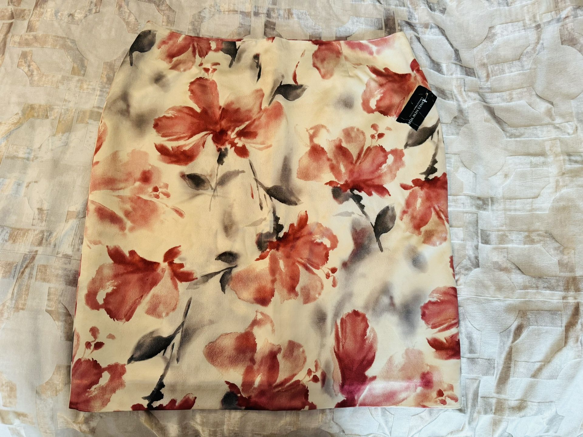 Jones New York Collection Petite Skirt Size 14P. New with tag.