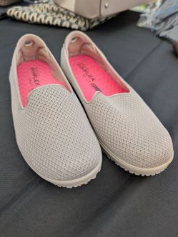 Sketchers slip ons size 6