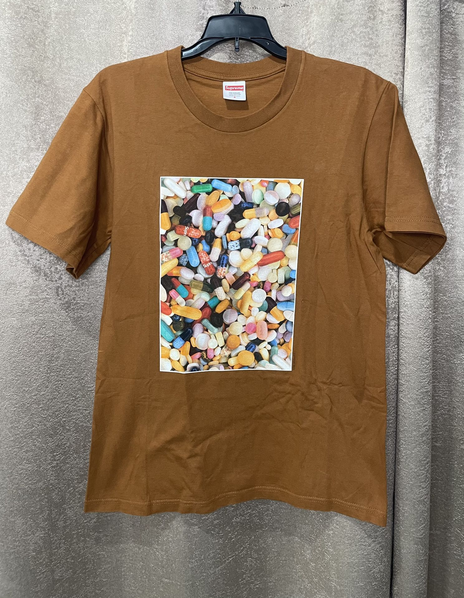 SUPREME PILLS TEE
