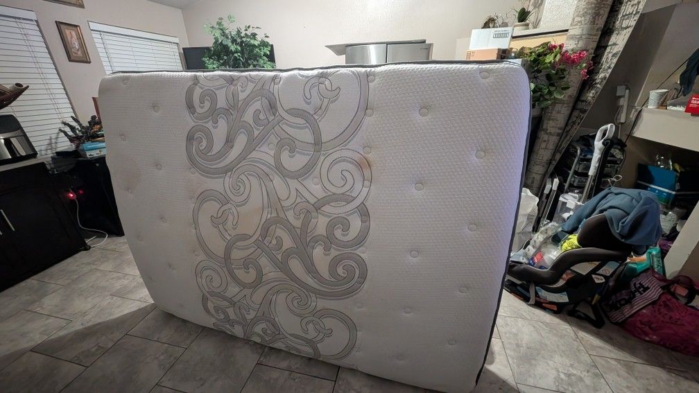 Queen Size Mattress With Box Spring And Metal Frame I