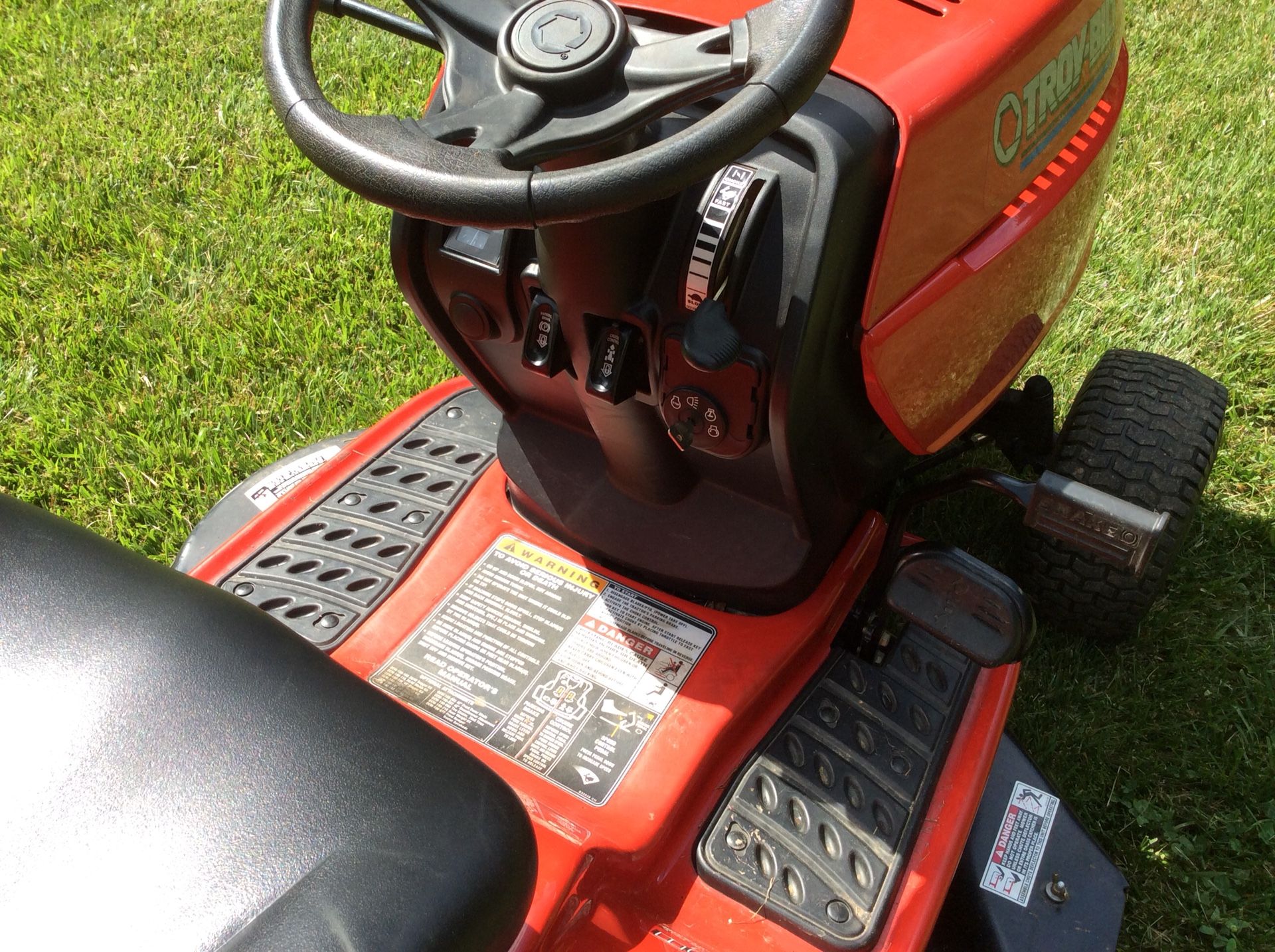 2007 Troy Bilt super bronco 42 inch deck 19hp kohler engine has bagger
