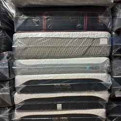 Quen Size.  Mattress With Box Spring. 