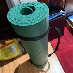 Green Foam Yoga/Exercise Mat with Carry Strap