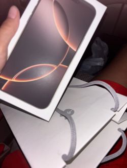 2 iPhone 16 Pro Max